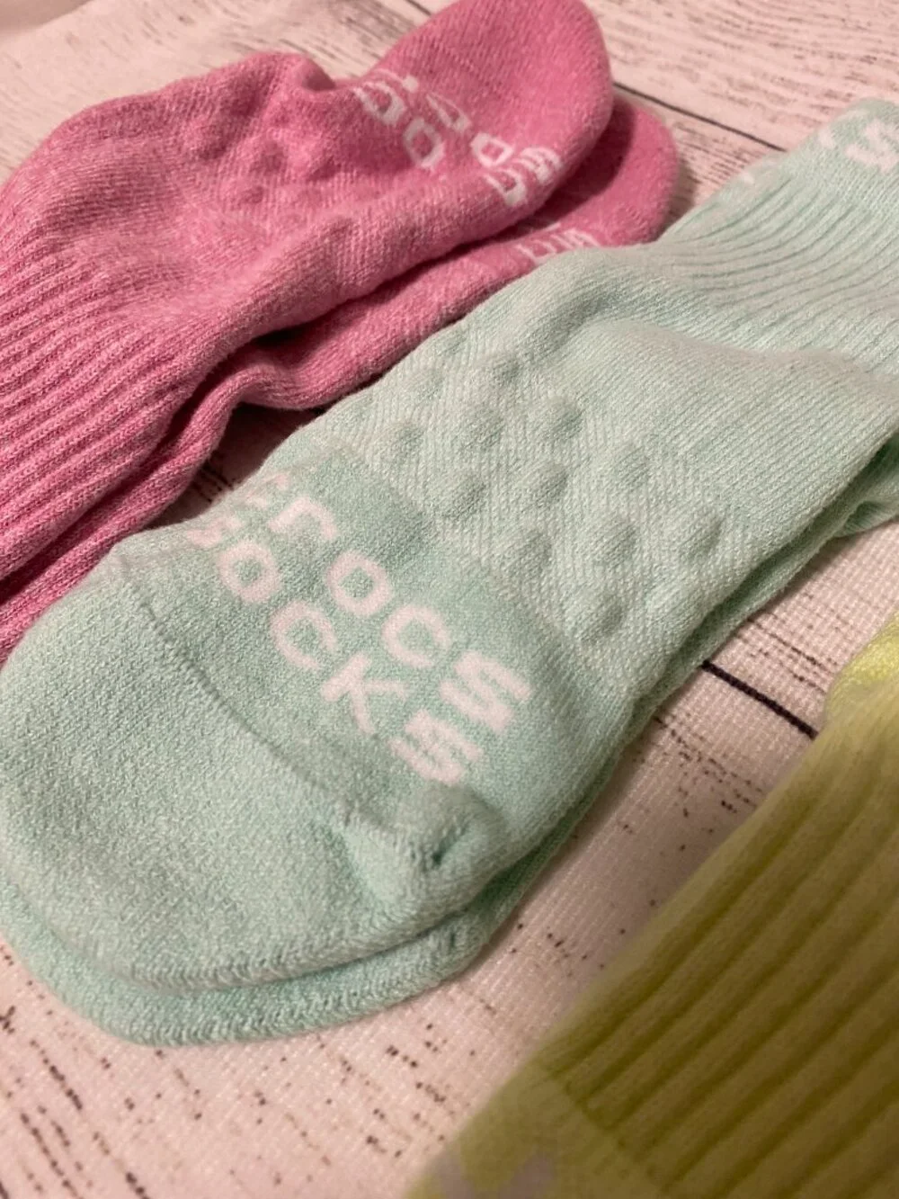 3 Pack CROCS Multi Colored Crew Socks Size Small
